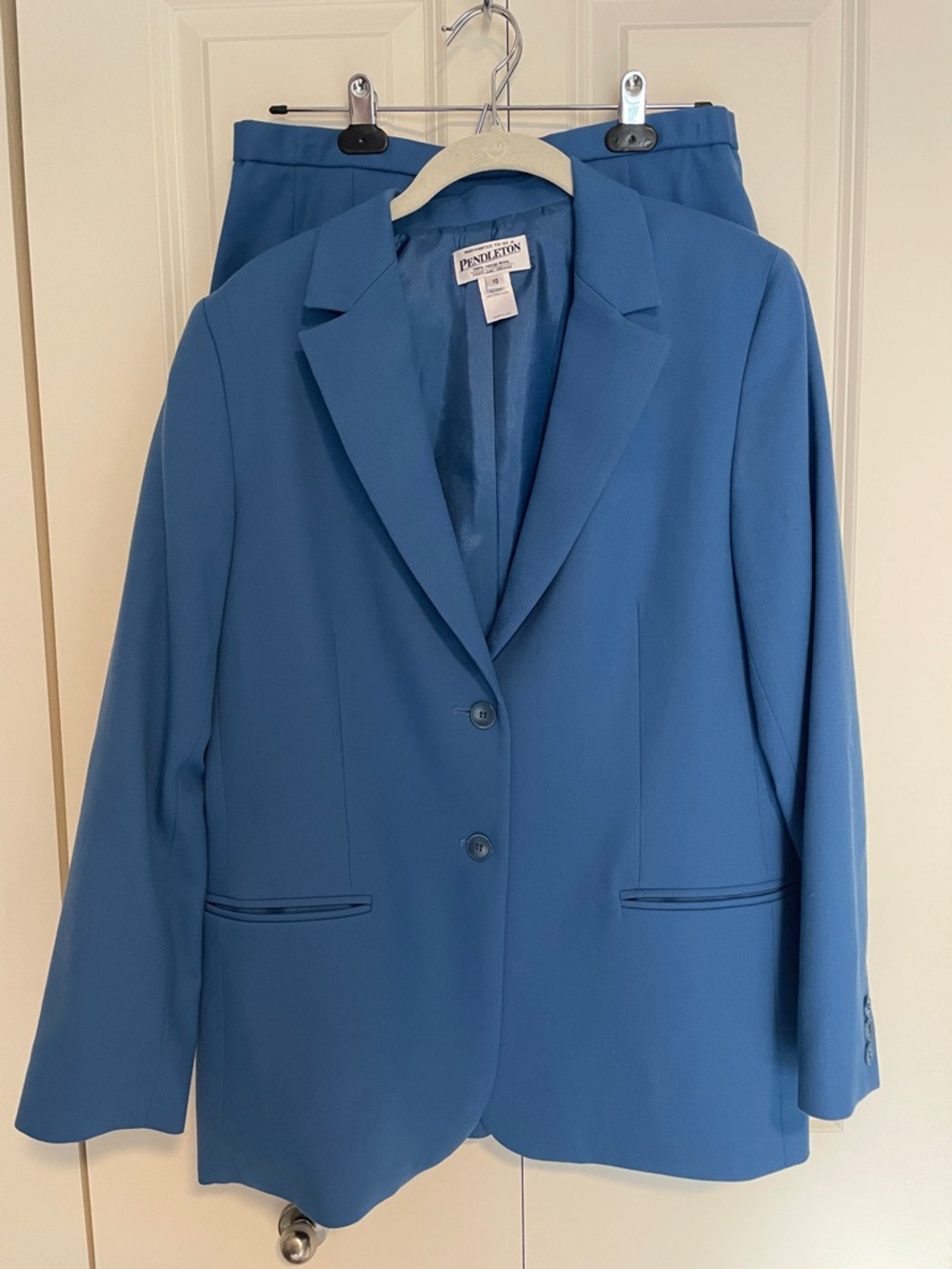 Pendleton Women's Blue Single-Breasted Blazer and Skirt set - 100% wool